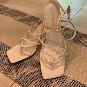 Marc Fisher size 9.5 white women’s heel